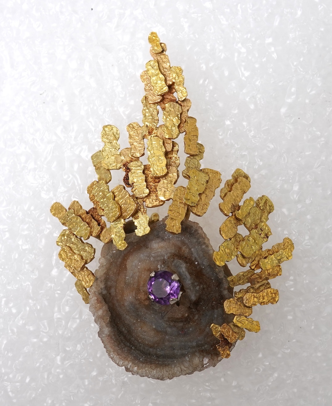 An 18ct gold, drusy quartz and amethyst pendant, circa 1970